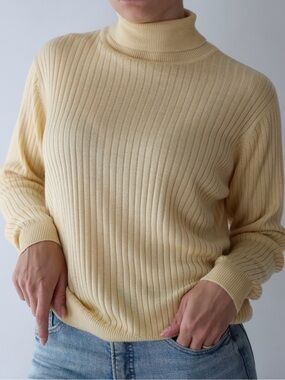 Vintage Sag Harbor Butter Yellow Ribbed Turtleneck Sweater Minimalist Basic